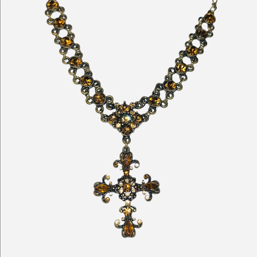 BEAUTIFUL! Austrian Crystal Necklace Earrings Set